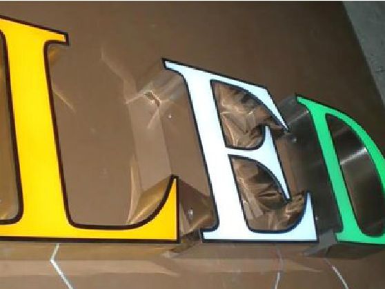 涟源介绍LED招牌的基础知识。